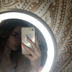 Meet your Posher, Izzy